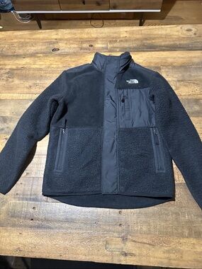 The North Face Black  Performance Fleece Jacket - Boys Size  Large